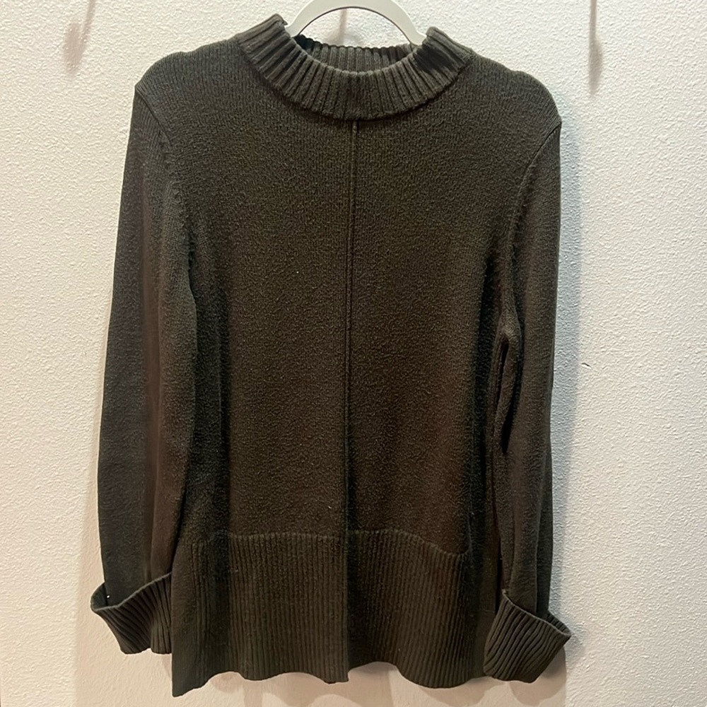 Market & Spruce sweater - slight pilling